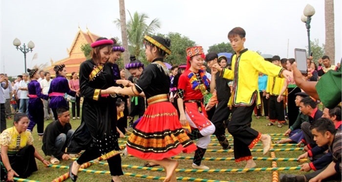 Biểu diễn nghệ thuật tại Làng Văn hóa - Du lịch các dân tộc Việt Nam